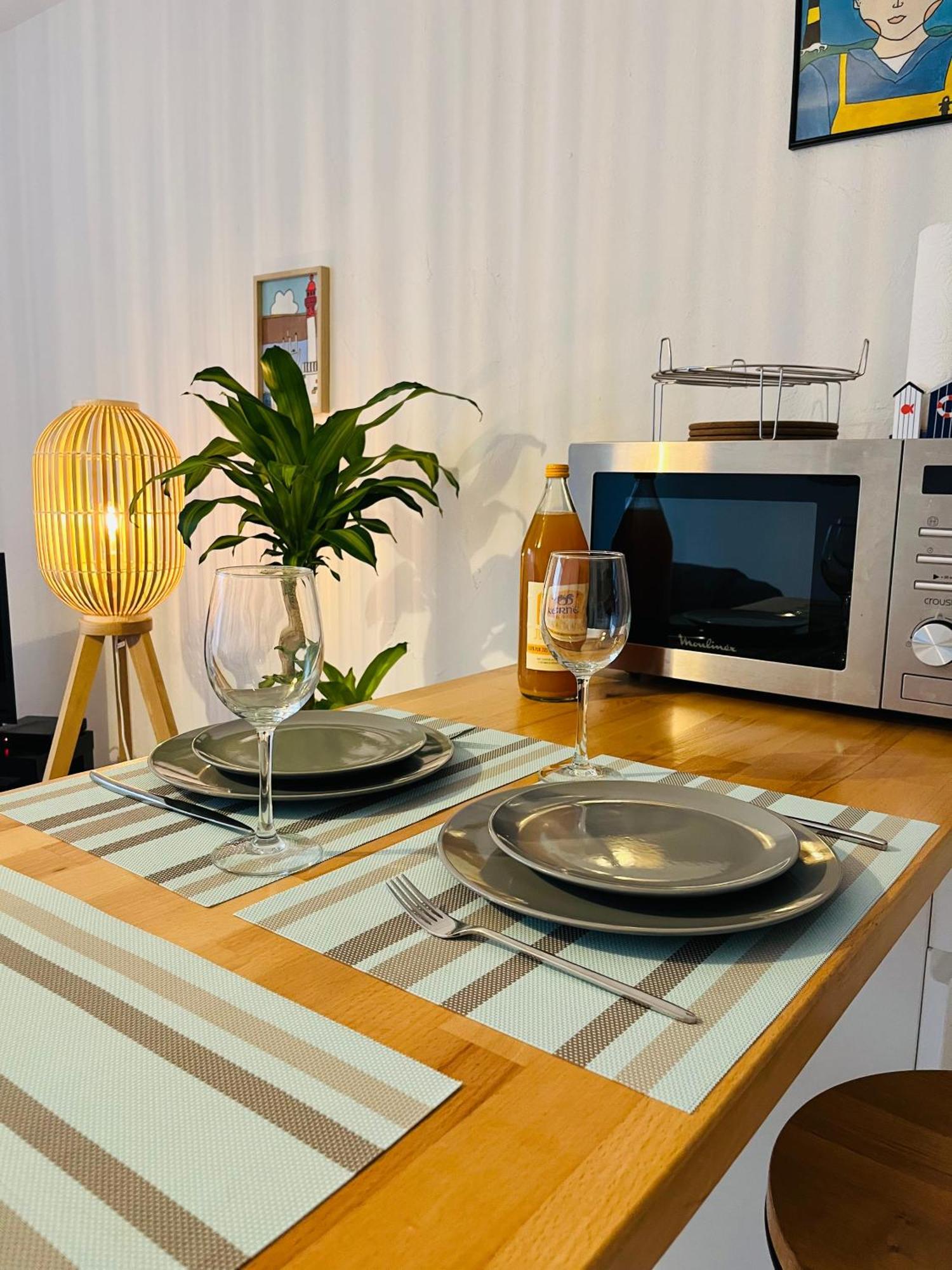 Au Bord De L'Eau Apartment กงการ์โน ภายนอก รูปภาพ