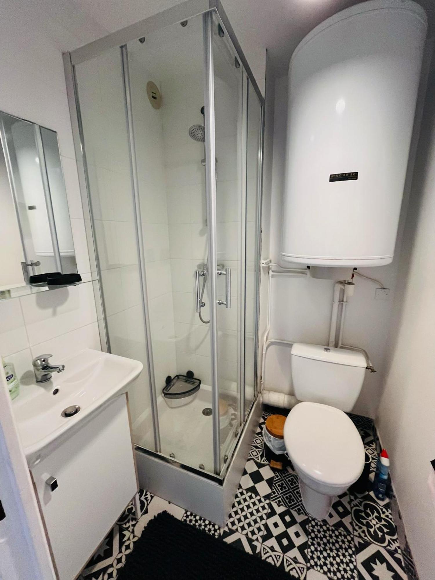 Au Bord De L'Eau Apartment กงการ์โน ภายนอก รูปภาพ