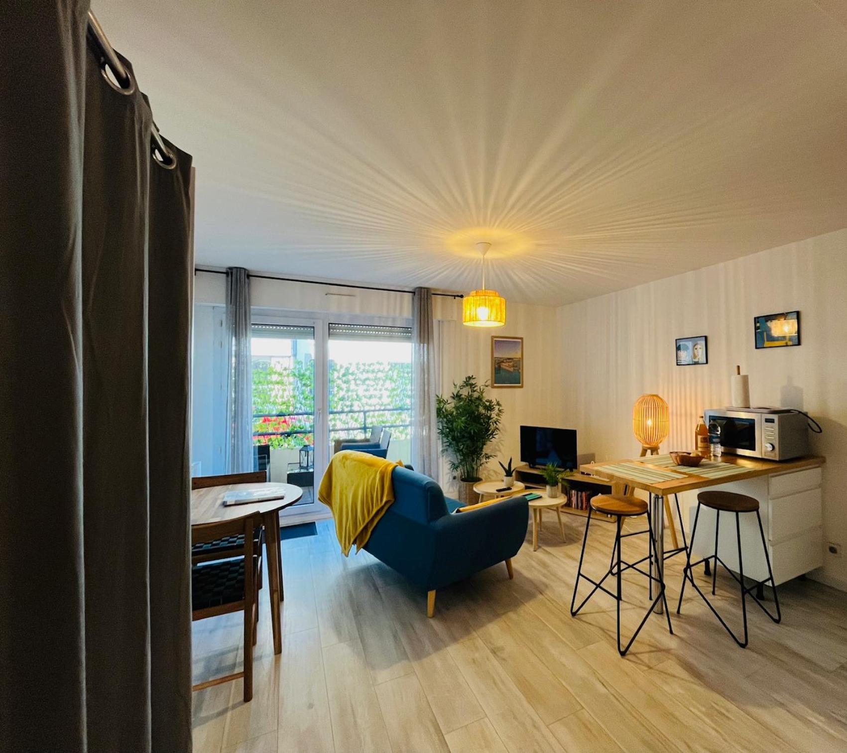 Au Bord De L'Eau Apartment กงการ์โน ภายนอก รูปภาพ