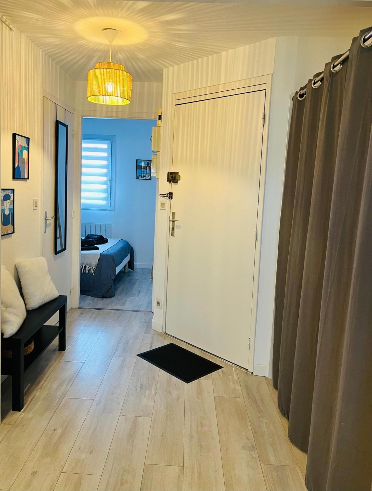 Au Bord De L'Eau Apartment กงการ์โน ภายนอก รูปภาพ